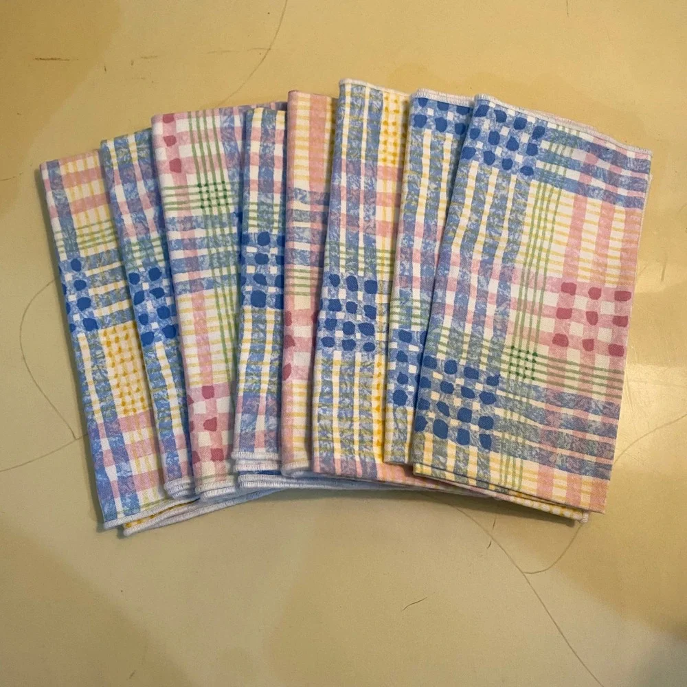 Napkins. Cloth. Unbranded. Pink/Blue/Yellow/Green Pattern. 8 Napkins. 16